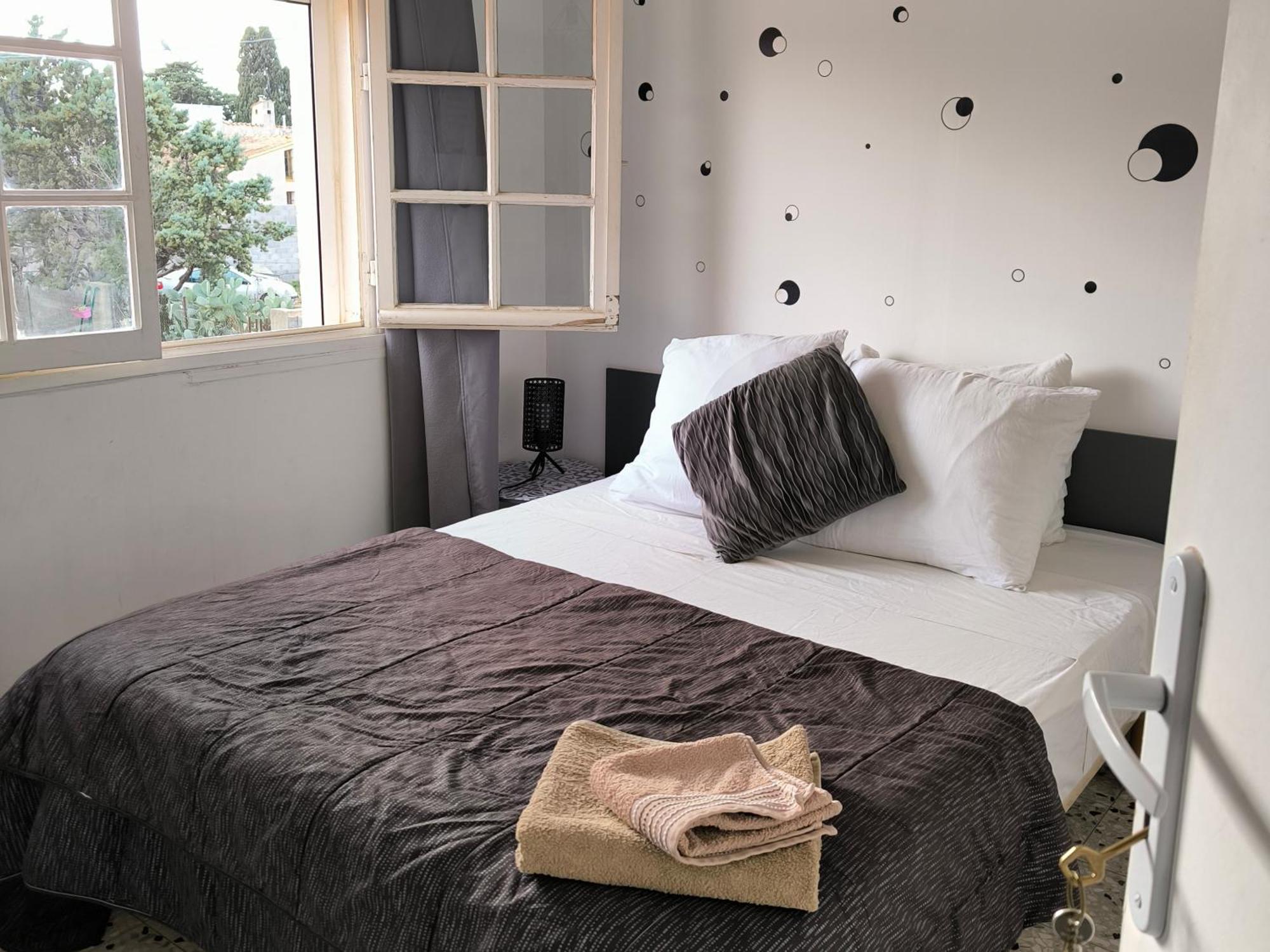 Chambre Double Avec Piscine Proche De Perpignan Rivesaltes Bilik gambar